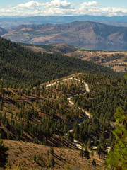 Fototapeta na wymiar Winding road to Echo Valley hiking trails in Chelan
