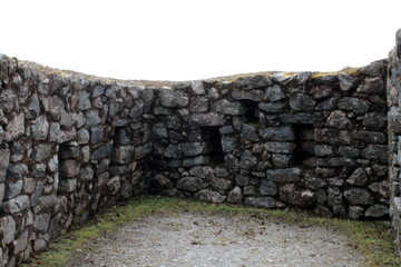 construccion de piedra y niebla
