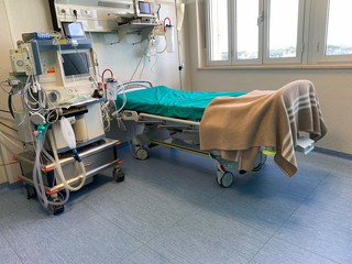 Hospital room with first aid equipment