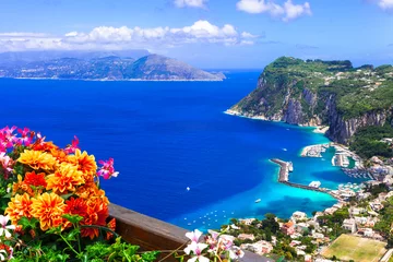 Tafelkleed Italiaanse zomervakantie - prachtig eiland Capri, Campania, Italië © Freesurf