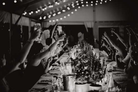 Lever son verre aux mari&eacute;s