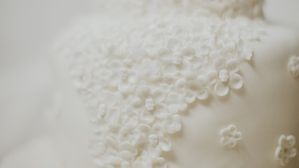 Gâteau blanc et têtes de mort