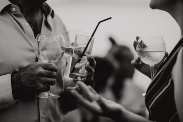 Personnes au bar