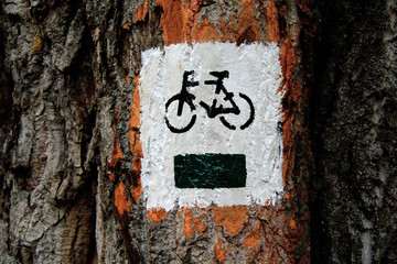 Oznaczenie ścieżki rowerowej © nitka_zaplatana