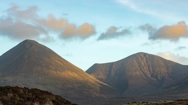 Timelapse Red Mountains, Isle of Skye