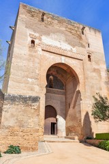 Puerta enorme de ciudad antigua - Puerta de la justicia