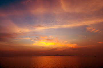 Naklejka na ściany i meble Beautiful sunset on the sea
