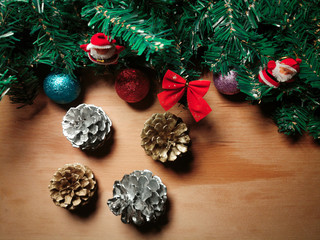 Obraz na płótnie Canvas pine cones and balls christmas ornaments