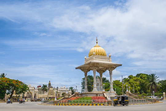 The statue of Chamarajendra Wodeyar in front of the Mysore Palace in India.