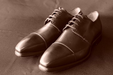 靴　皮靴　黒　黒背景　イタリア製　男物　セピア