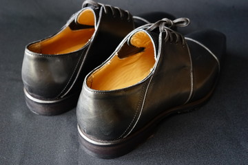 靴　皮靴　黒　黒背景　イタリア製　男物