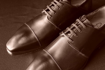 靴　皮靴　黒　黒背景　イタリア製　男物　セピア