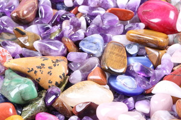 Obraz na płótnie Canvas pile of semi precious jewelry stones closeup