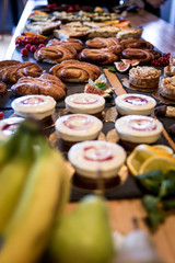 Buffet mit Backwaren