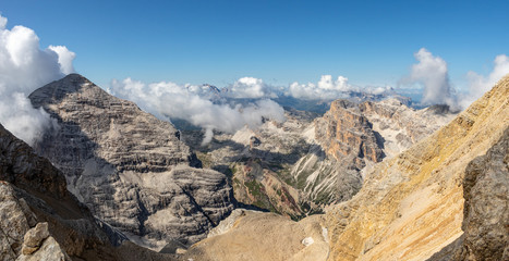 Górski krajobraz - Południowy Tyrol - Włochy. Panorama Dolomitów widziana z Toffany. - obrazy, fototapety, plakaty