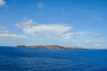 Fototapeta na wymiar The island with the volcano on Santorini