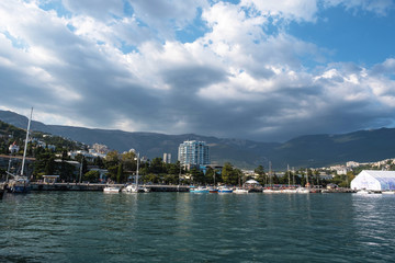 Obraz premium View of the seaport of Yalta on the southern coast of Crimea.