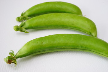 スナップえんどう　スナップ　えんどう　野菜　接写　白バック　ビビットカラー