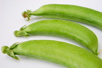 スナップえんどう　スナップ　えんどう　野菜　接写　白バック　ビビットカラー