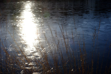 Dünnes Eis auf einem See