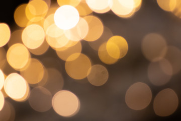 Funkelnde Lichter als weihnachtliches Bokeh ist der perfekte Hintergrund für Weihnachtsfeier, Silvesterparty und festliche Einladungskarten in der Adventszeit und an Neujahr