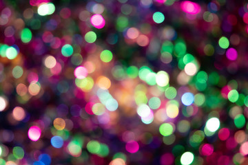 Funkelnde Lichter als buntes Bokeh ist der perfekte Hintergrund für Weihnachtsfeier,...