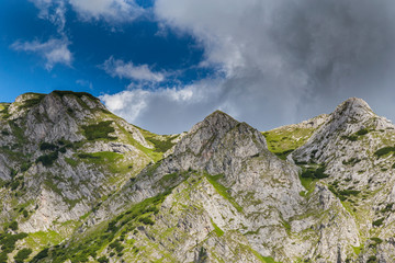 Fototapeta na wymiar Beautiful mountain scenery in the Transylvanian Alps in summer, with storm clouds