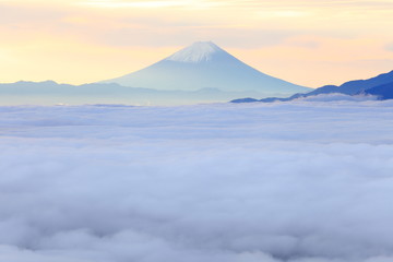 高ボッチ高原の朝 雲海と富士山