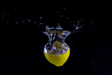 Lemon Slice in Water on Black Background, Lemon in Water on Black Background, Fruit in Water on Black Background, Lemon Slice, Yellow Lemon