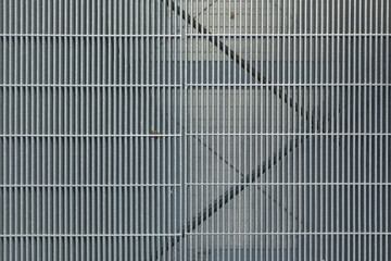 pattern of iron grid in harmonic structure
