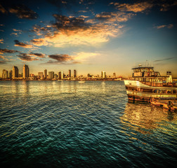 Ferry boat in San Diego at sunset - obrazy, fototapety, plakaty