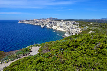 Fototapeta na wymiar Bonifacio - chemin des falaises02