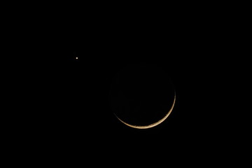 Moonset 4.4% close Jupiter star in dark sky background, real time taken 6.35 pm.