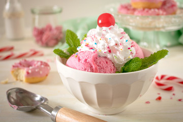Food photography of a retro 50's diner style peppermint ice cream in a white bowl