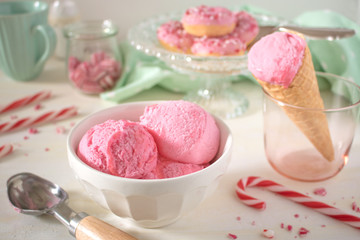 Food photography of a retro 50's diner style peppermint ice cream in a white bowl