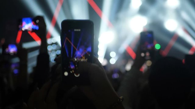 Rock concert social network smartphone mobile phones fan