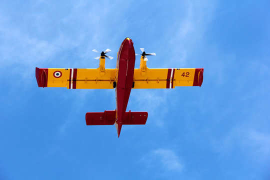 canadair en vol