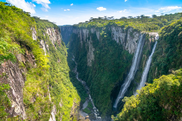 Beautiful landscape of Itaimbezinho Canyon with Andorinha waterfall - Cambara do Sul/Rio grande do Sul - Brazil - obrazy, fototapety, plakaty