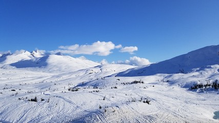 Fototapeta na wymiar Beautiful snow covered mountain views in Canada and Alaska