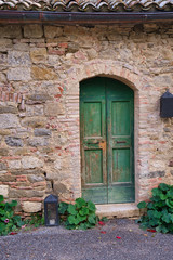 Fototapeta na wymiar 2019-11-03 OLD WOODEN DOOR IN TUSCANY ITALY