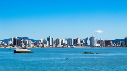 Florianópolis em dia de sol e céu azul Florianopolis 