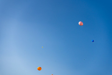 写真素材：青空　風船　カラフル