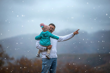 Fototapeta na wymiar Father and daughter enjoy the snow in the mountains .