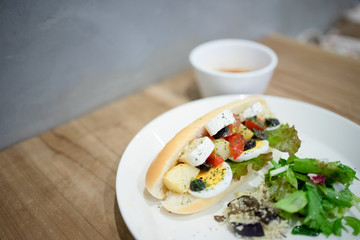 カフェのサンドイッチランチ