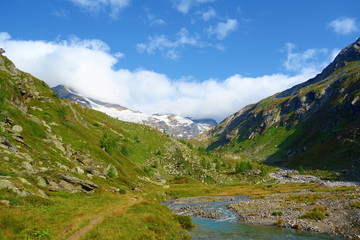 Fototapeta na wymiar Majestic alpine landscape full of glaciers in Alps, Matrei in Osttirol, Austria
