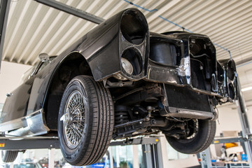 wertvoller Oldtimer in der Werkstatt