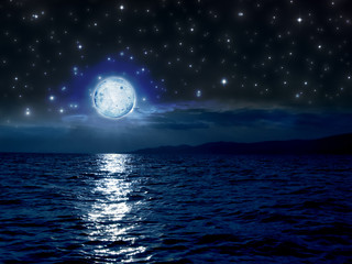 Fototapeta na wymiar Full moon reflected in the sea