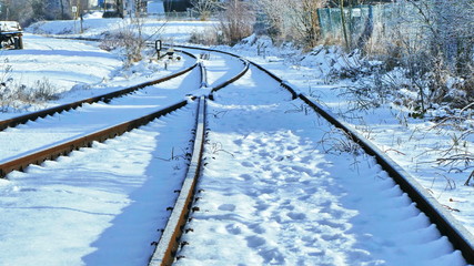 Eisenbahngleis im Winter, Schneebedeckte Gleise, Winterlandschaft in Bayern