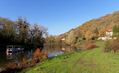 Fototapeta na wymiar Seine river bank in the French Vexin regional nature park. Vetheuil village