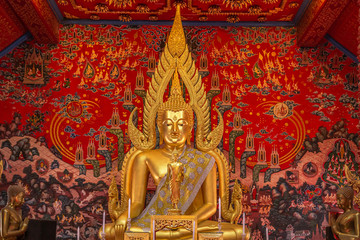 Obraz premium Public big golden buddha statue sitting in public thai temple at Wat Phra That Choeng Chum ,Sakon Nakhon ,Thailand